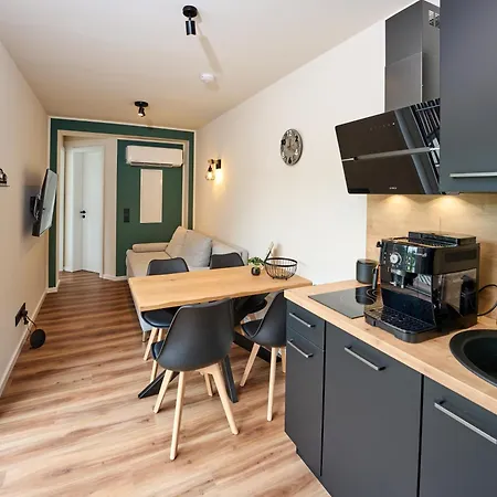 Luxuscontainer Am Nuerburgring #4 *