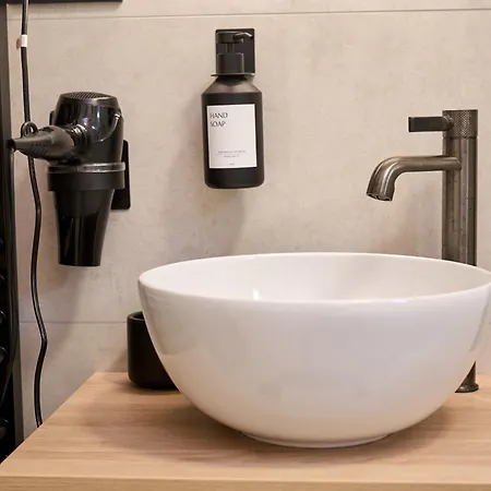 Luxuscontainer Am Nuerburgring #4 * Adenau