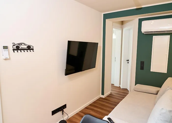 Luxuscontainer Am Nuerburgring #4 * Adenau