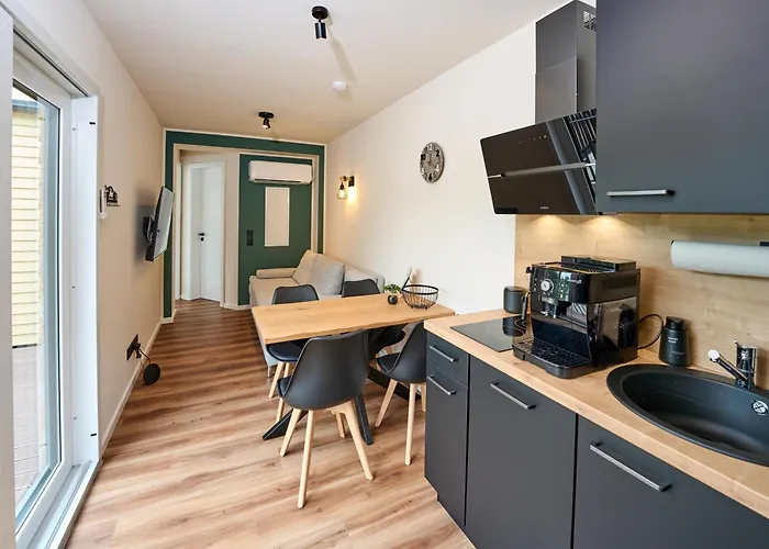 Luxuscontainer Am Nuerburgring #4 *