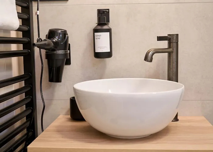 Luxuscontainer Am Nuerburgring #4 * Adenau