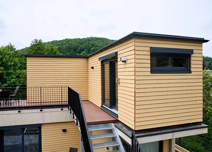 Luxuscontainer Am Nuerburgring #4 *